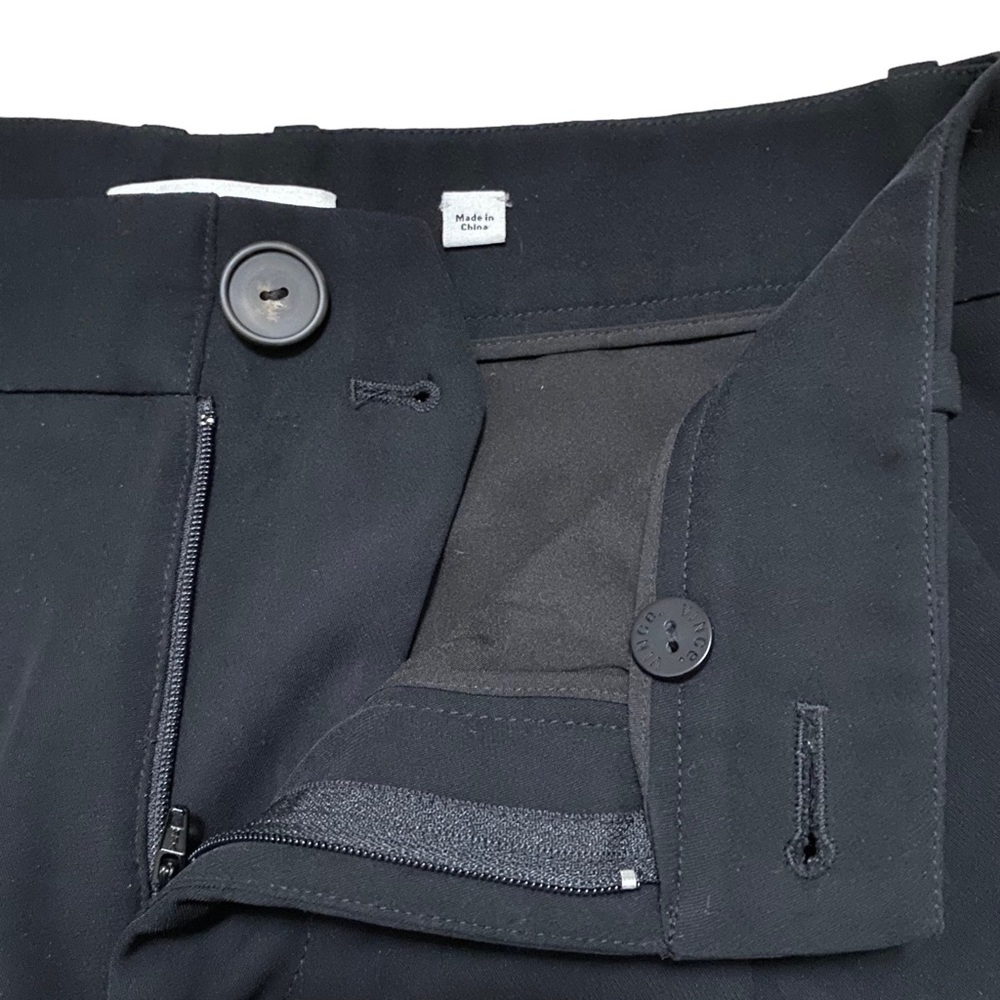 Vince Pleat Front Short - Size 2 - Picture 7 of 13